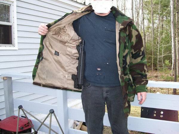 7 Signs a Weapon Is Being Concealed, slide 3