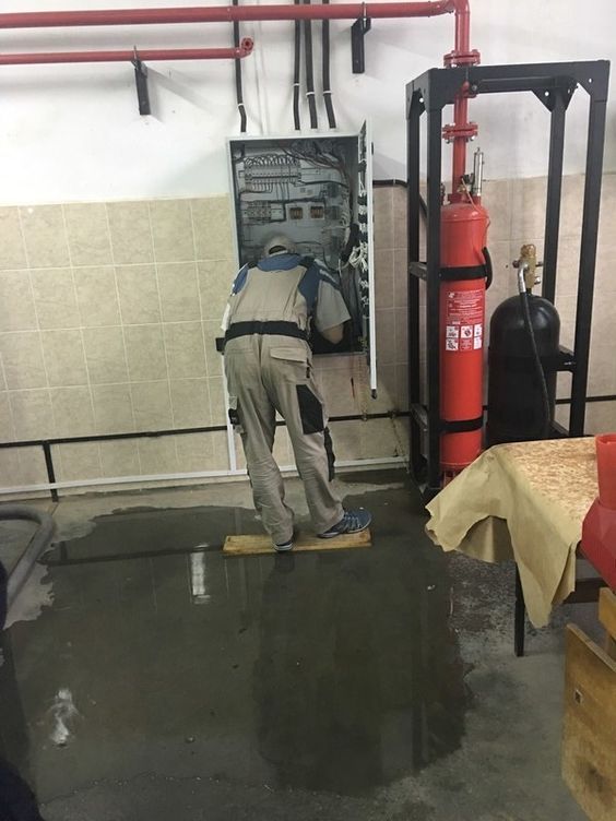 10 Boneheaded Installation Safety Fails, slide 3