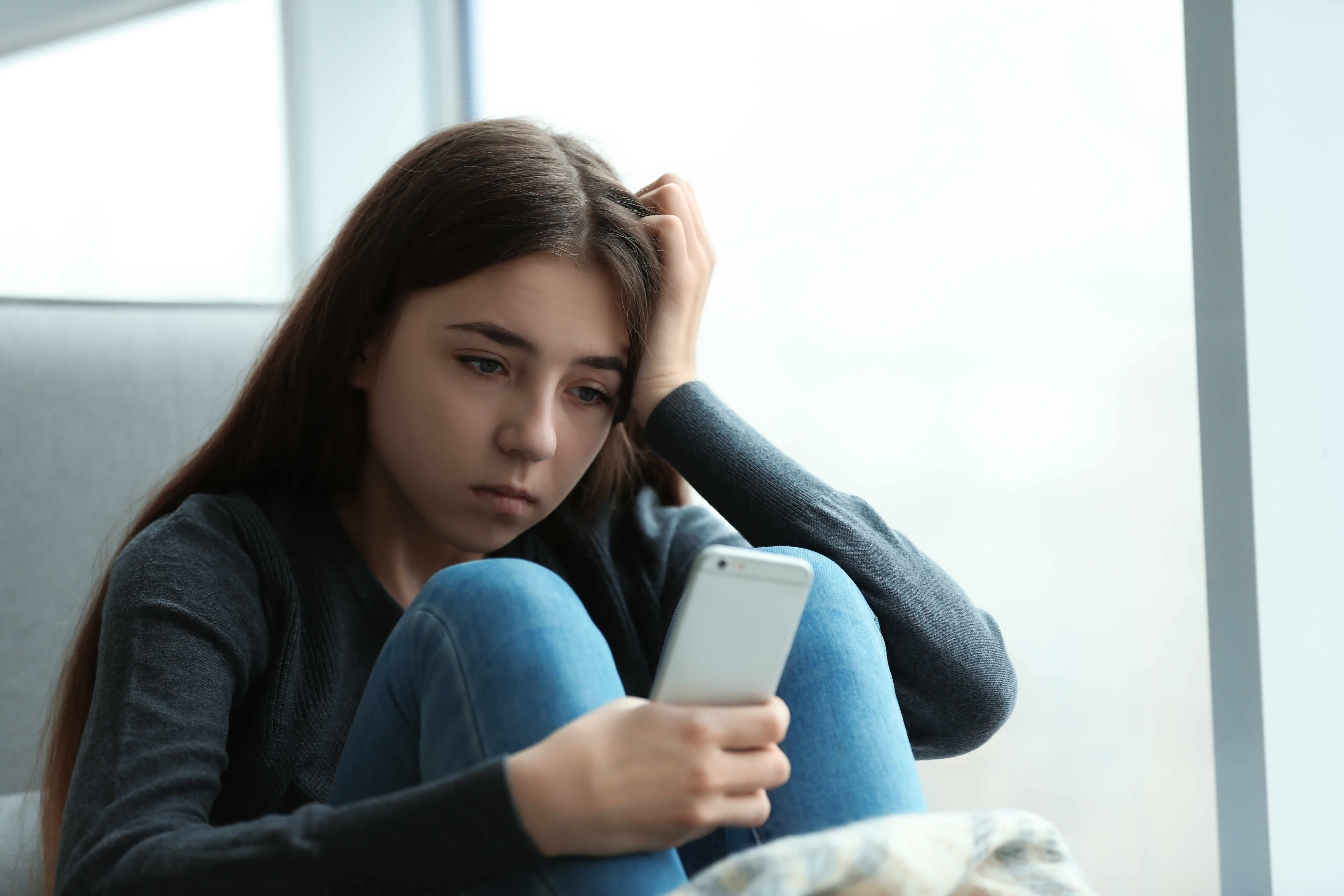 girls cyberbullying