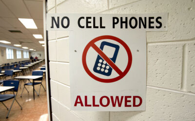 Texas Governor Signs Bill Banning Cell Phones in Schools